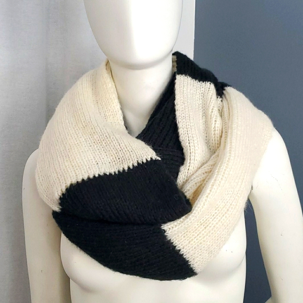 Beautiful Michael Michael Kors infinity scarf